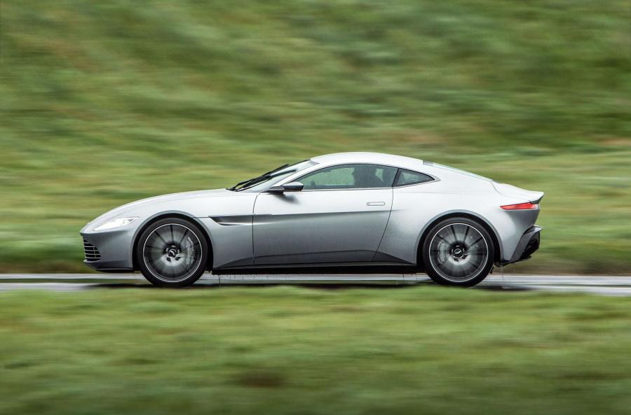  Aston Martin DB10 2015 года  (фото 31 из 35)